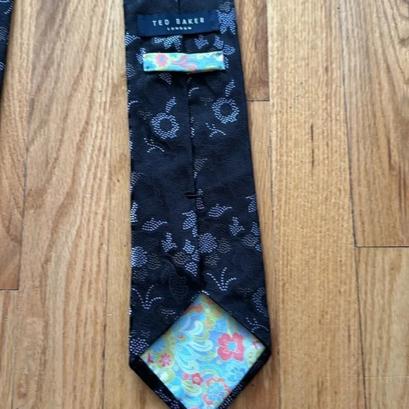 Ted Baker silk tie grey black great pre owned condition - Picture 3 of 4
